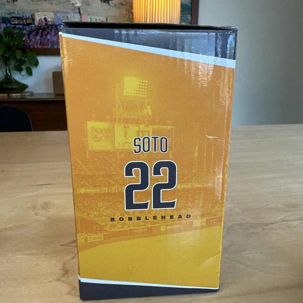 2023 San Diego Padres #22 Juan Soto Shuffle Canel's Bobblehead SGA Baseball Bat